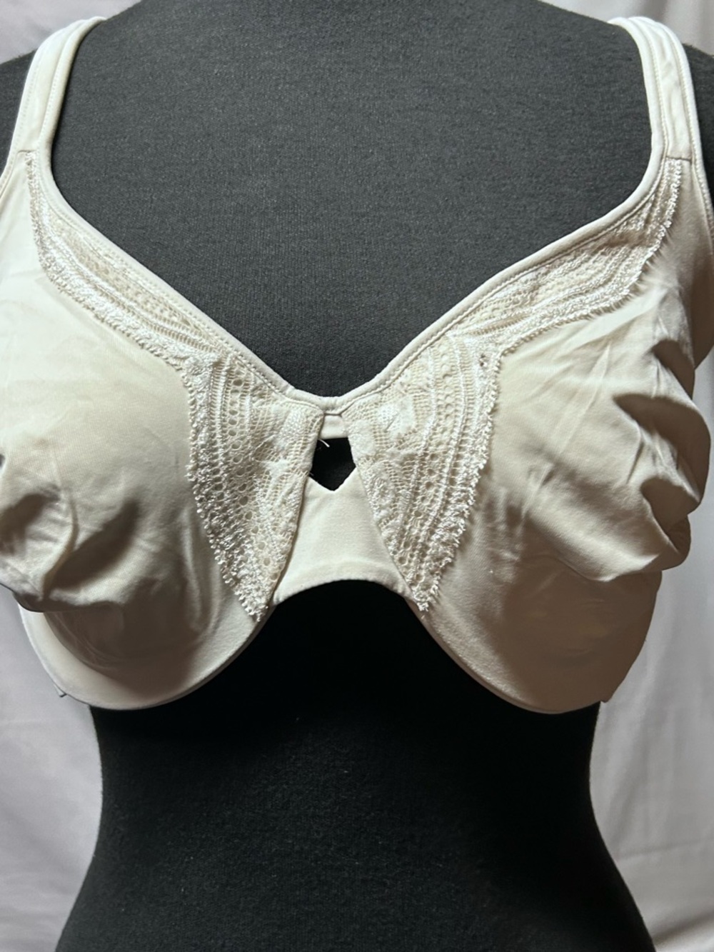 Olga Cream Lace-Trim Full Coverage Underwire Bra